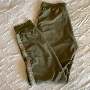 Gap fit joggers in green